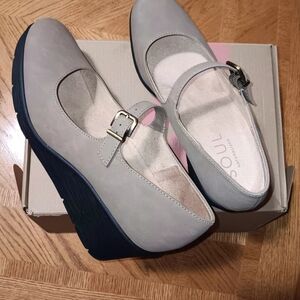 SOUL Naturalizer Beige and Black Wedge Shoes